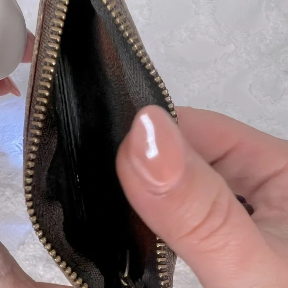 LOUIS VUITTON • MONOGRAM • KEY CLES POUCH - Picture 7 of 8